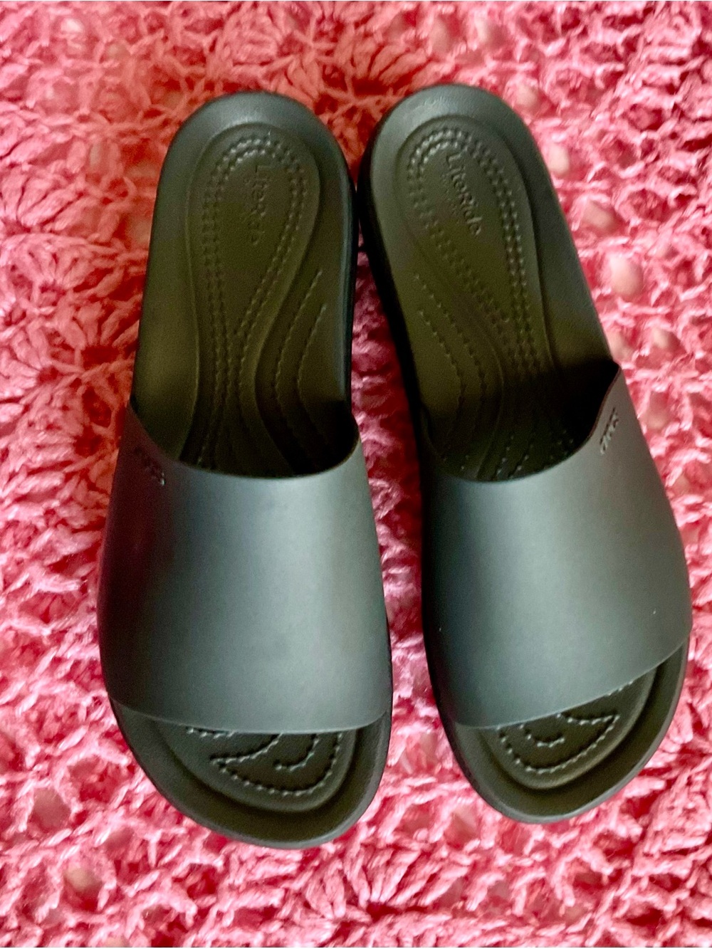 Crocs/ lite Ride Black Slip-On Slide Sandals